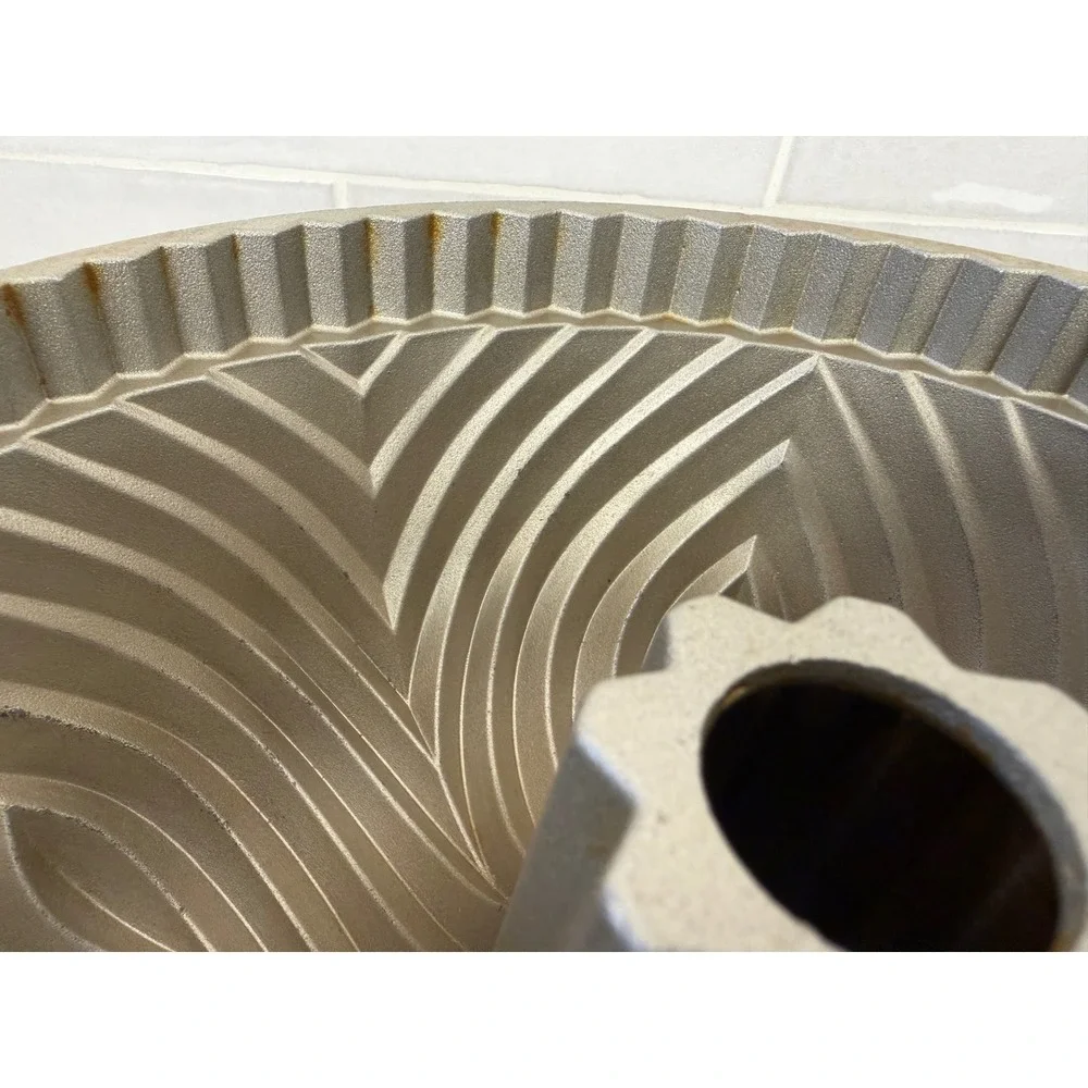 Nordic Ware Bundt Pan Bavaria Cast Aluminum 10 Cup Silver Geometric Cake Mold